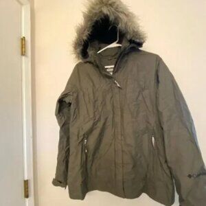 Columbia vintage waterproof nylon mid weight hooded fur jacket olive green L